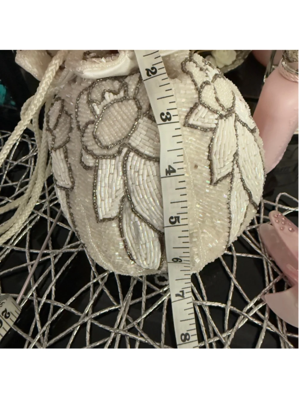 Women's Unbranded White Beaded Floral Drawstring Pouch Clutch One Size